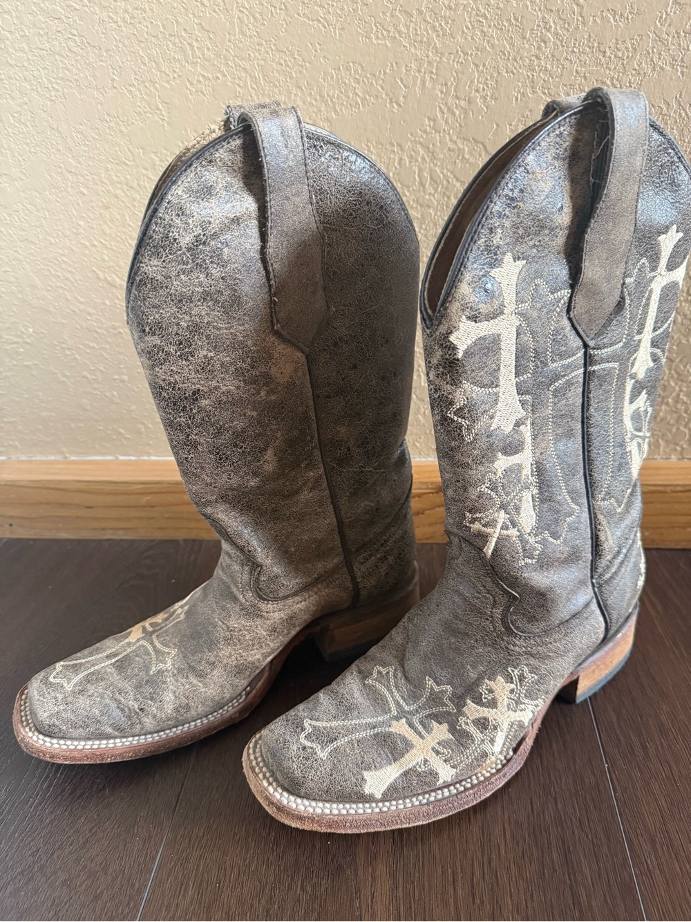 Women’s Distressed Gray Western Boots with Cross Stitching